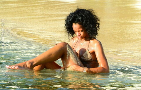 Rihanna nude