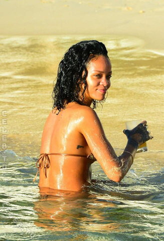 Rihanna nude