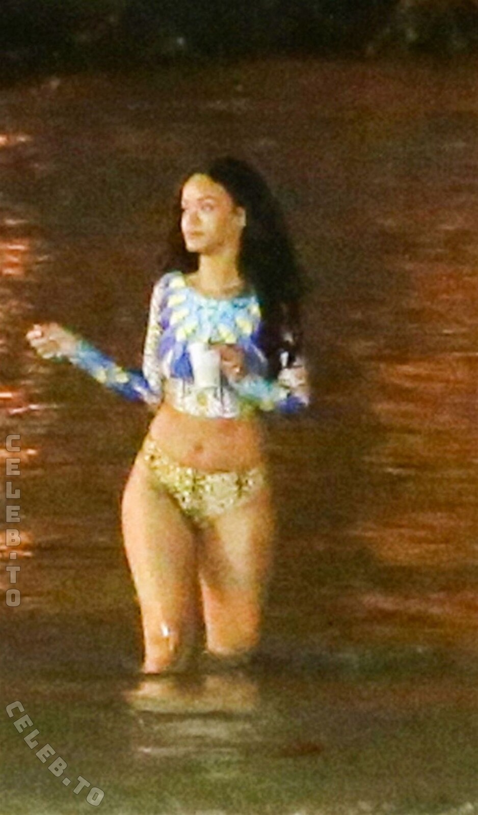 Rihanna nude photo 15
