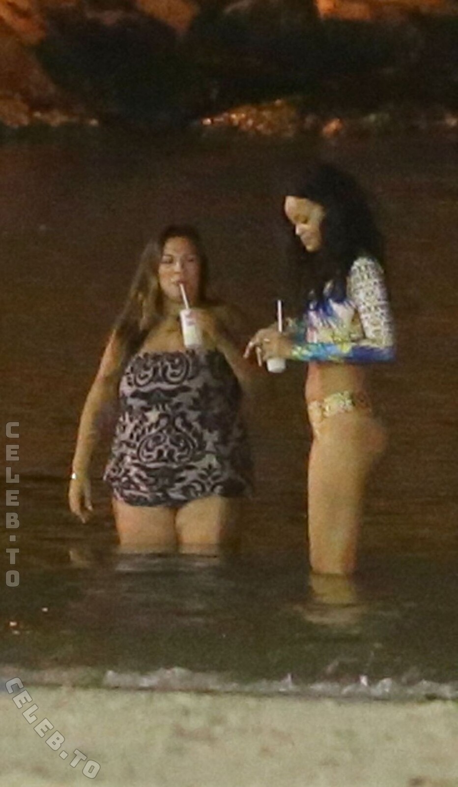 Rihanna nude photo 17