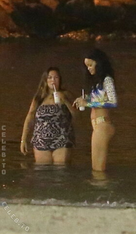 Rihanna nude photo 3
