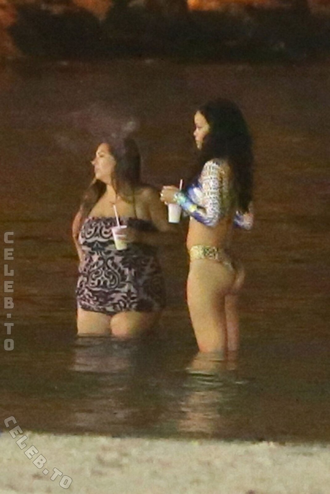 Rihanna nude photo 18