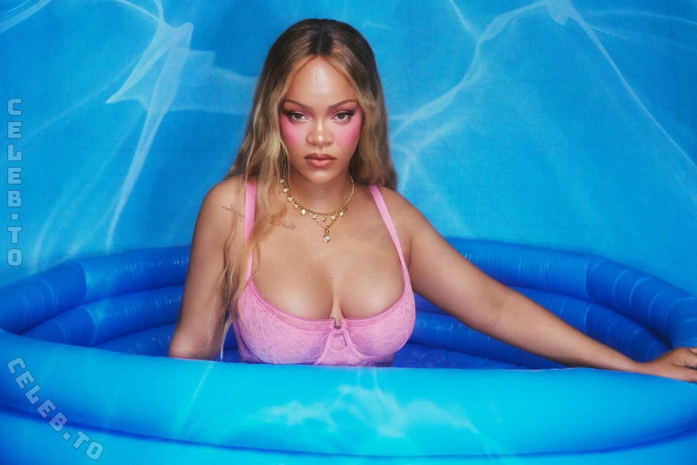 Rihanna nude photo 2