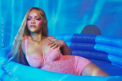 Rihanna photo 4