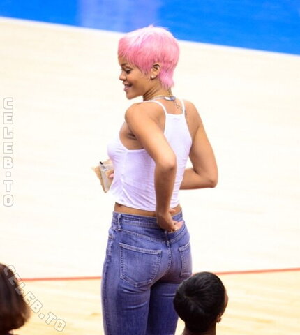 Rihanna nude photo 35