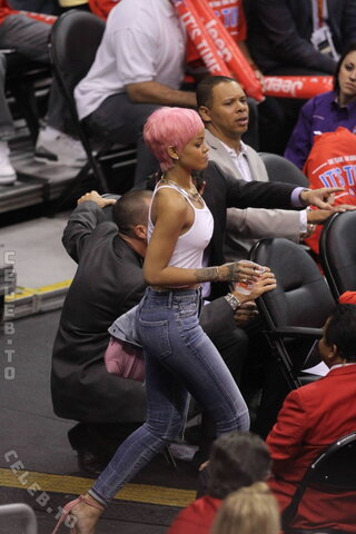 Rihanna nude photo 33