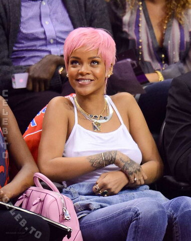 Rihanna nude photo 28