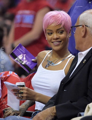 Rihanna nude photo 27