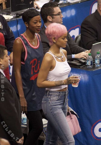 Rihanna nude photo 23