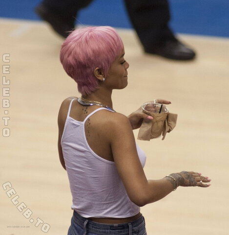 Rihanna nude photo 21