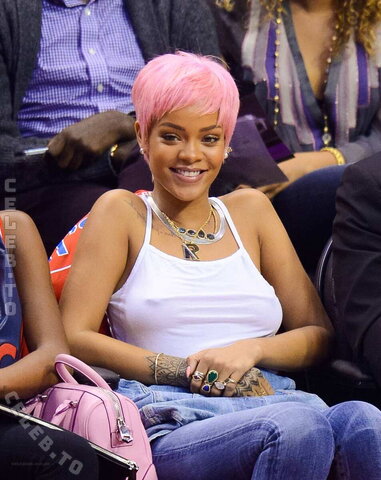 Rihanna nude photo 19