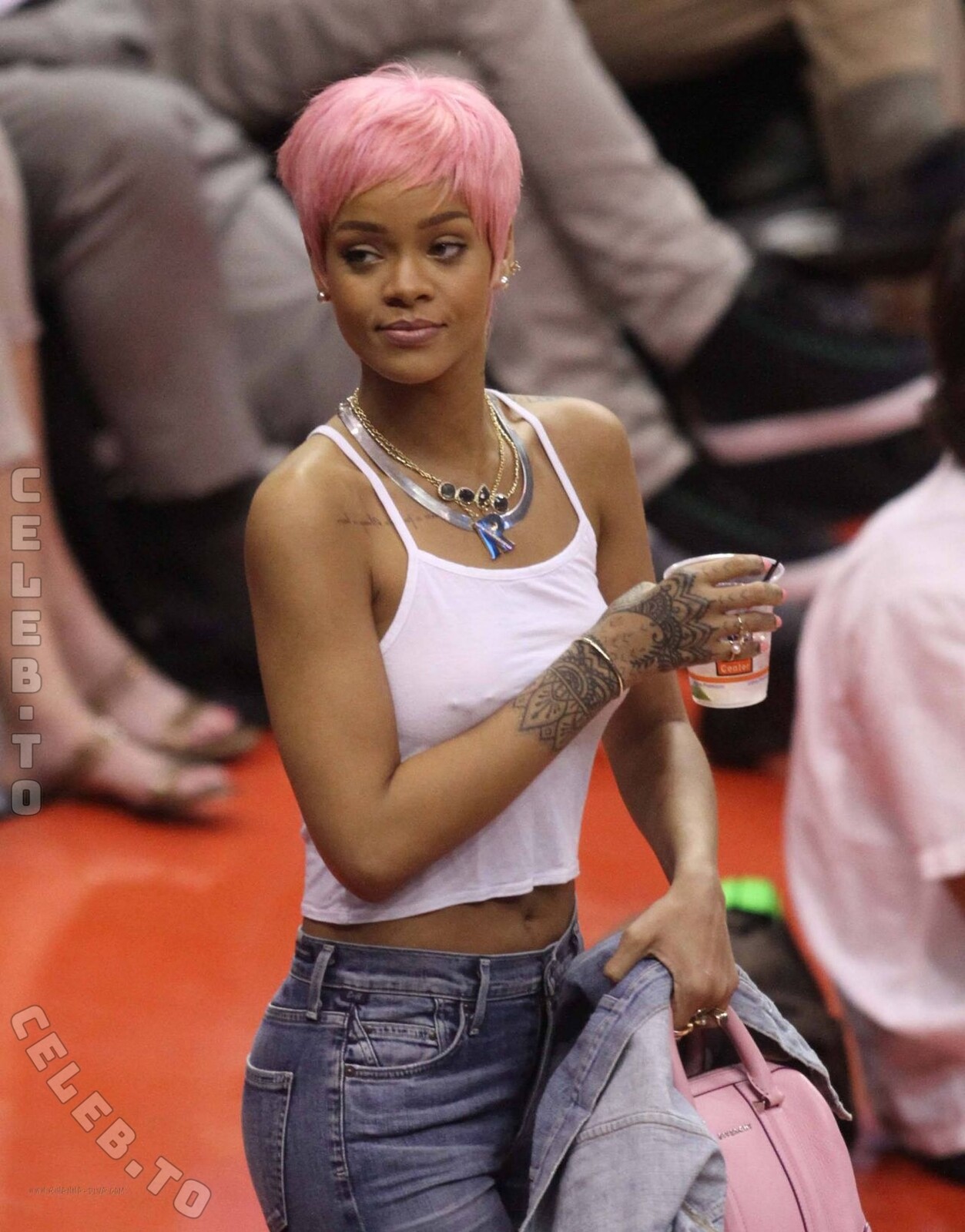 Rihanna nude photo 2