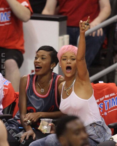 Rihanna nude photo 16