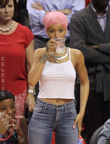 Rihanna nude photo 14