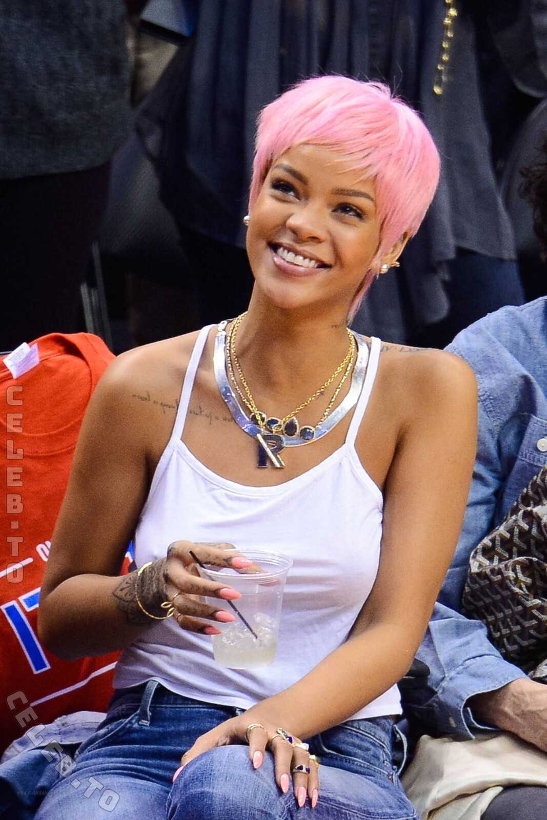 Rihanna nude photo 9