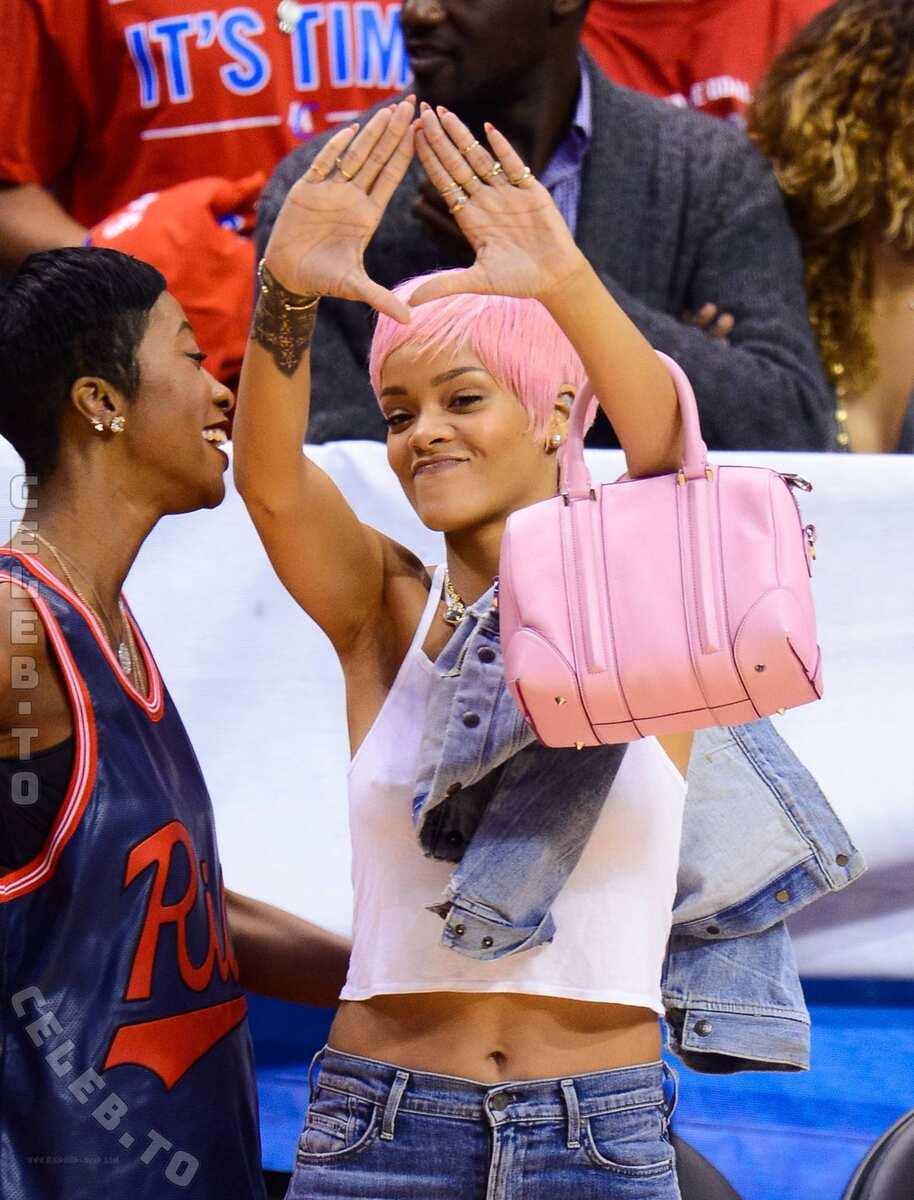 Rihanna nude photo 10