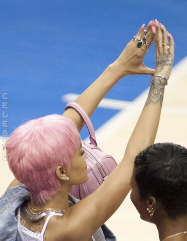 Rihanna nude photo 5