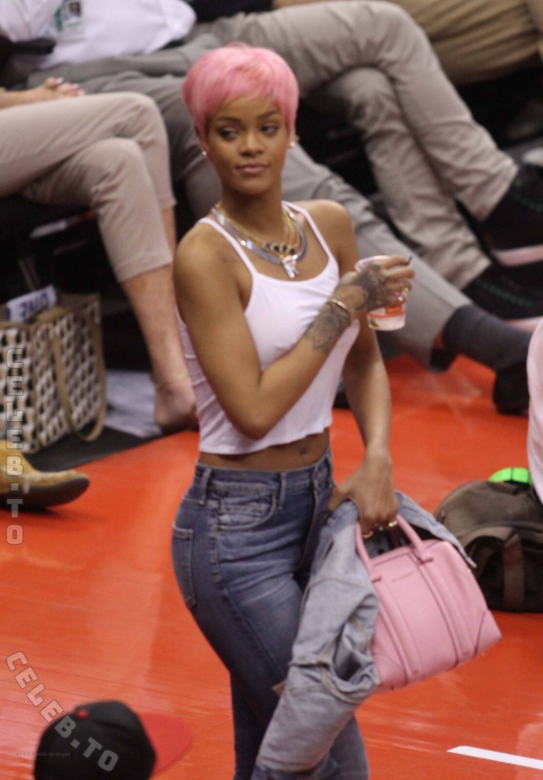 Rihanna nude photo 15