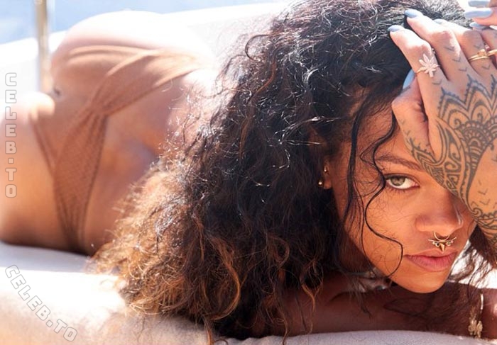 Rihanna nude photo 6