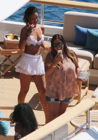 Rihanna nude photo 152