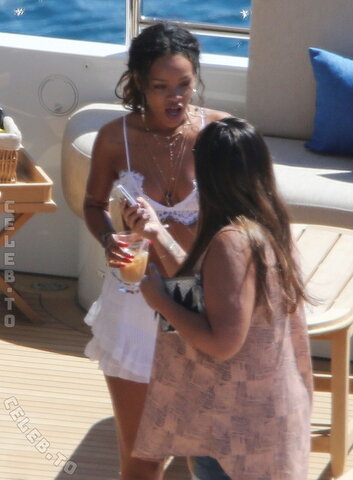 Rihanna nude photo 150