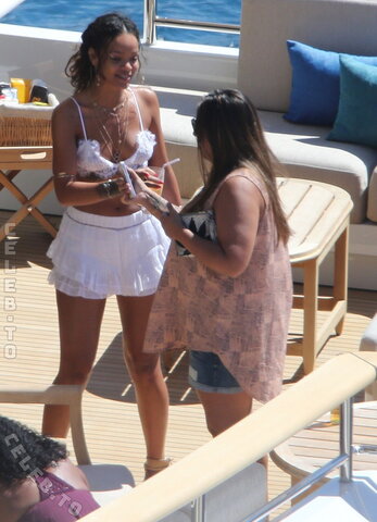 Rihanna nude photo 149