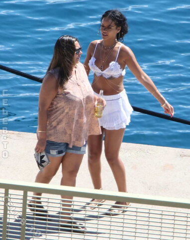 Rihanna nude photo 145