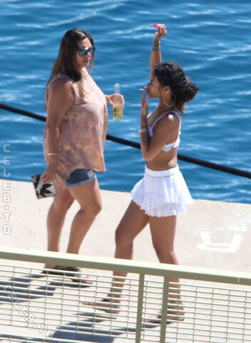 Rihanna nude photo 144