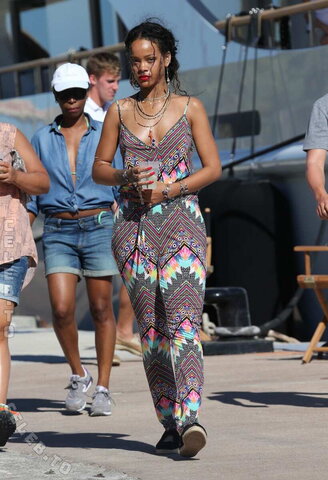 Rihanna nude photo 138