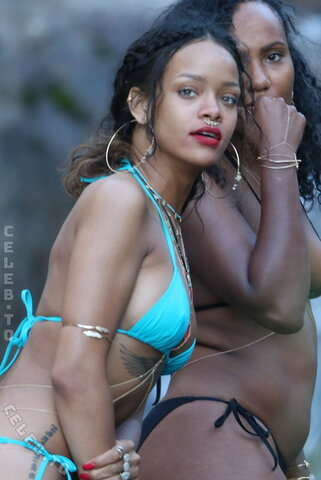Rihanna nude photo 135