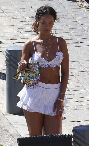 Rihanna nude photo 120