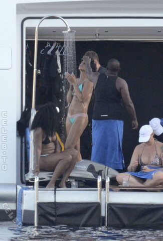 Rihanna photo 2