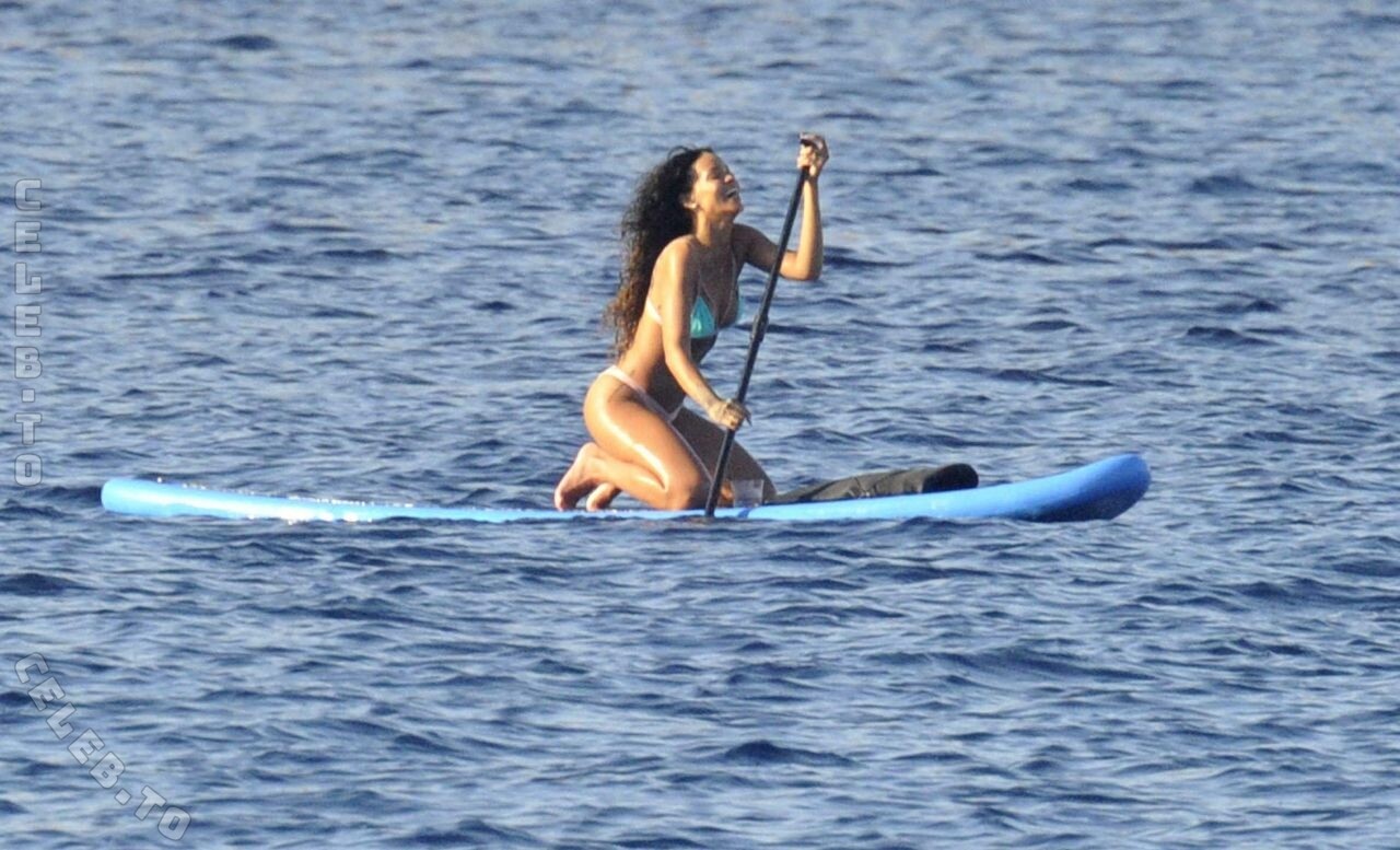 Rihanna nude photo 7