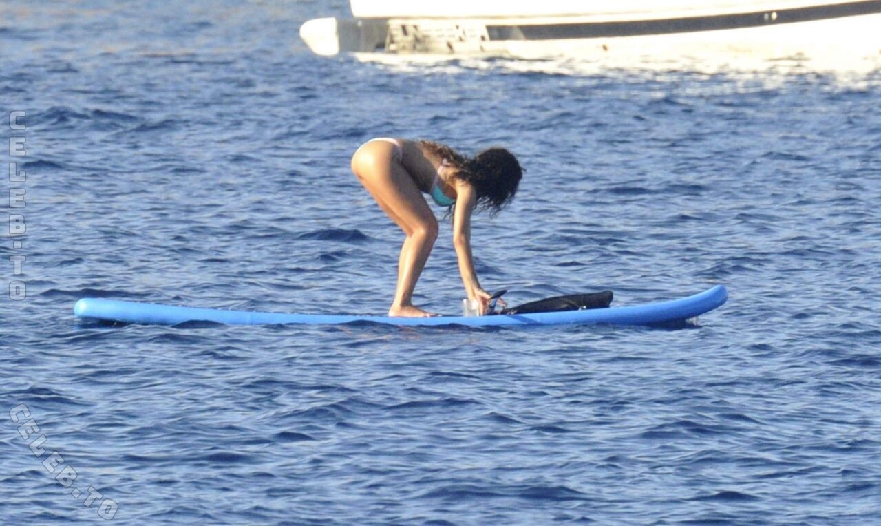 Rihanna nude photo 10