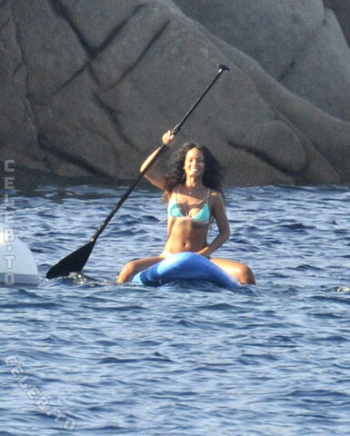 Rihanna nude photo 107