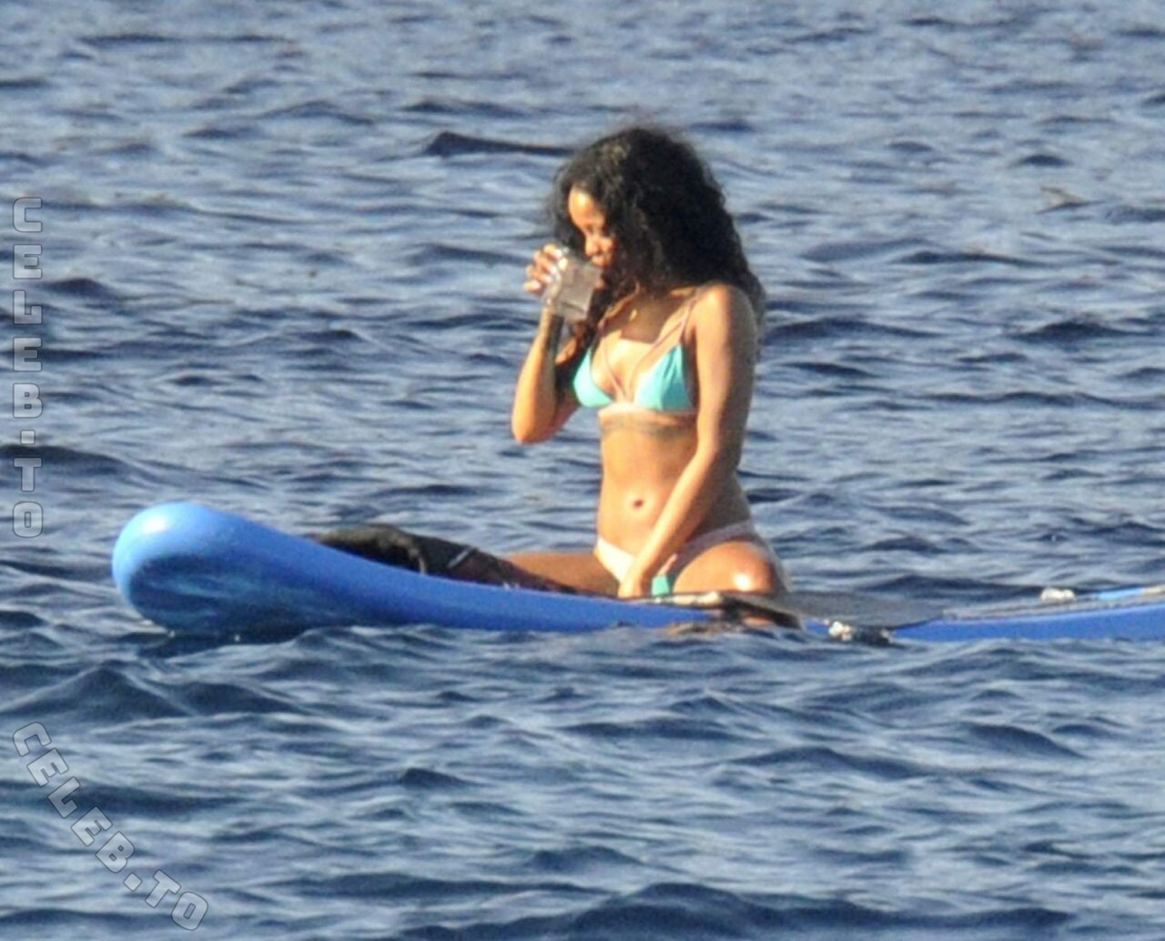 Rihanna nude photo 15