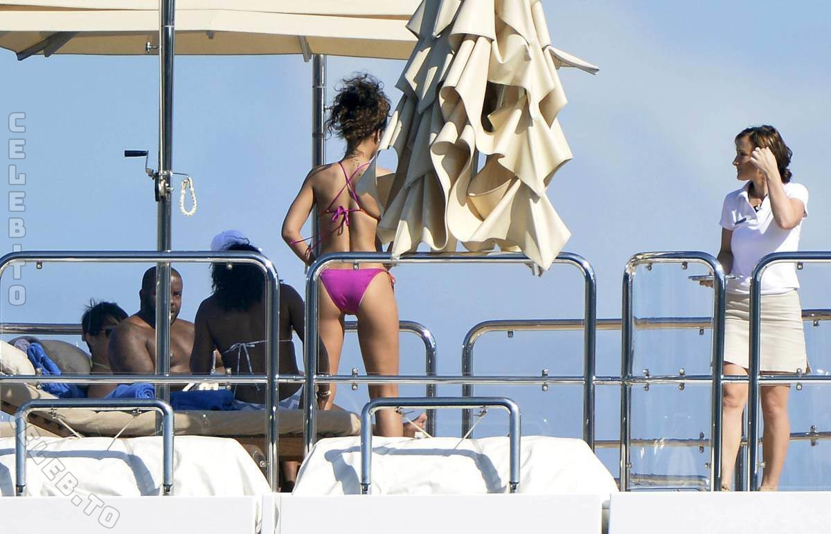 Rihanna nude photo 6