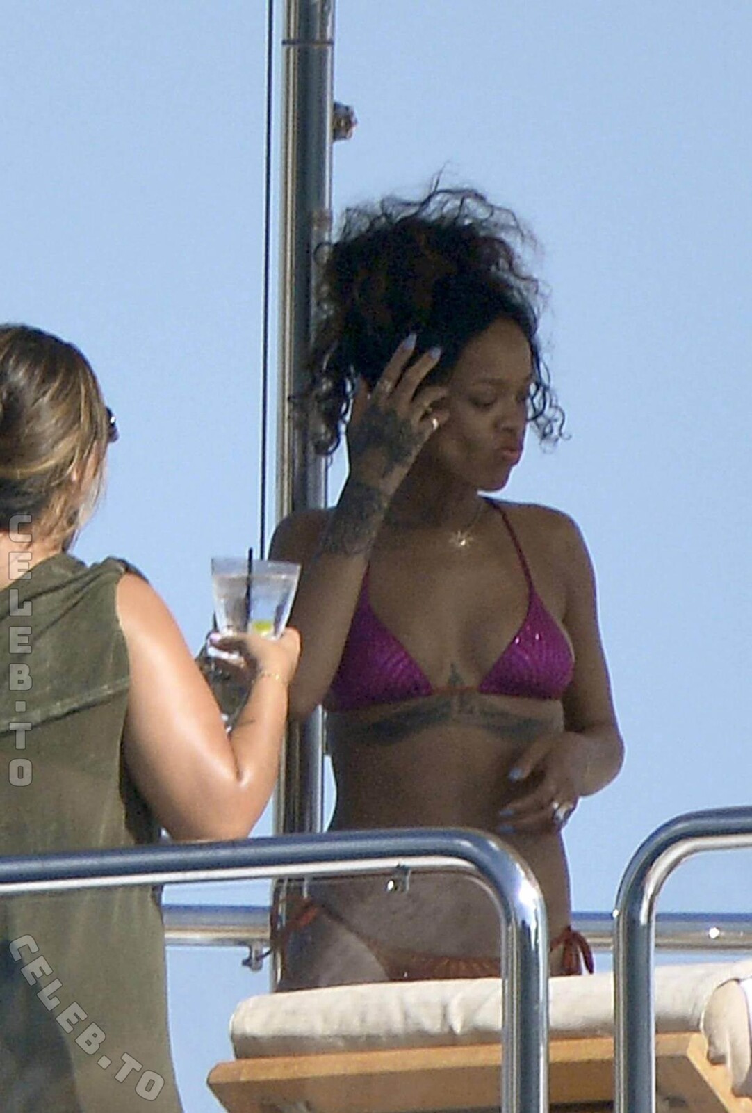Rihanna nude photo 7