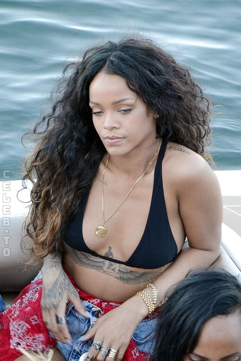 Rihanna nude photo 7