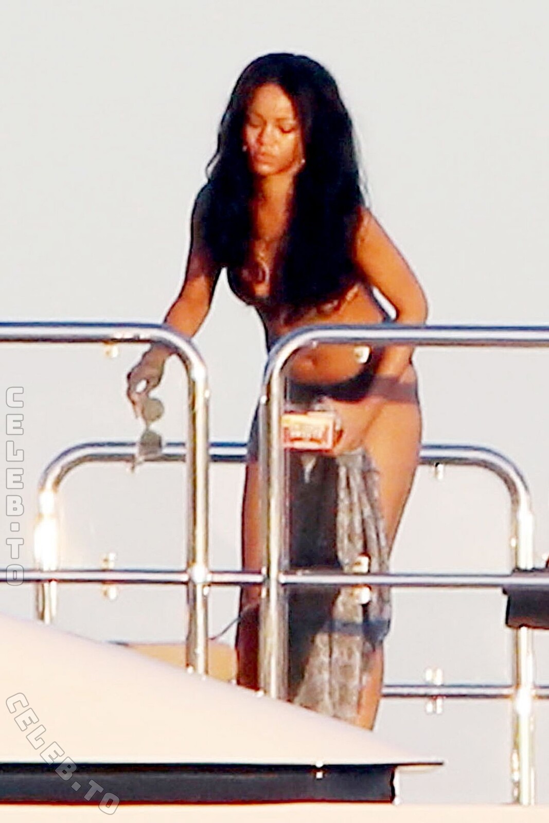 Rihanna nude photo 11