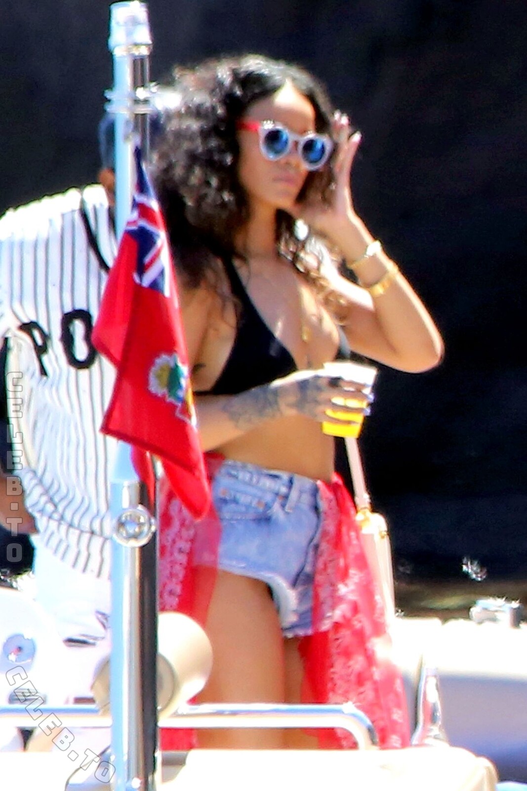 Rihanna nude photo 21