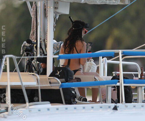 Rihanna nude photo 5