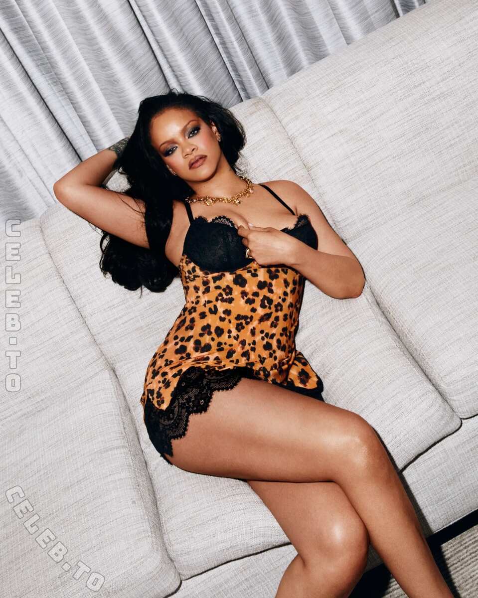 Rihanna nude photo 2