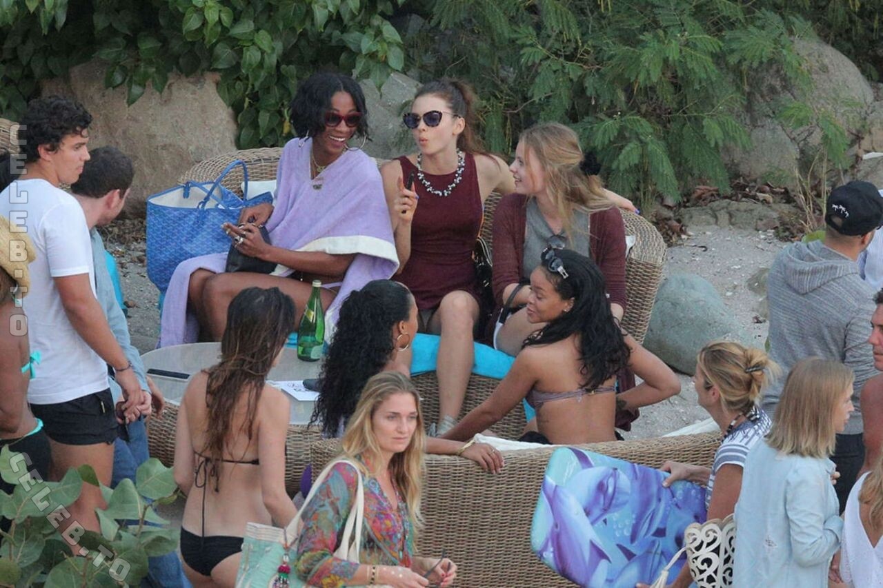 Rihanna nude photo 4