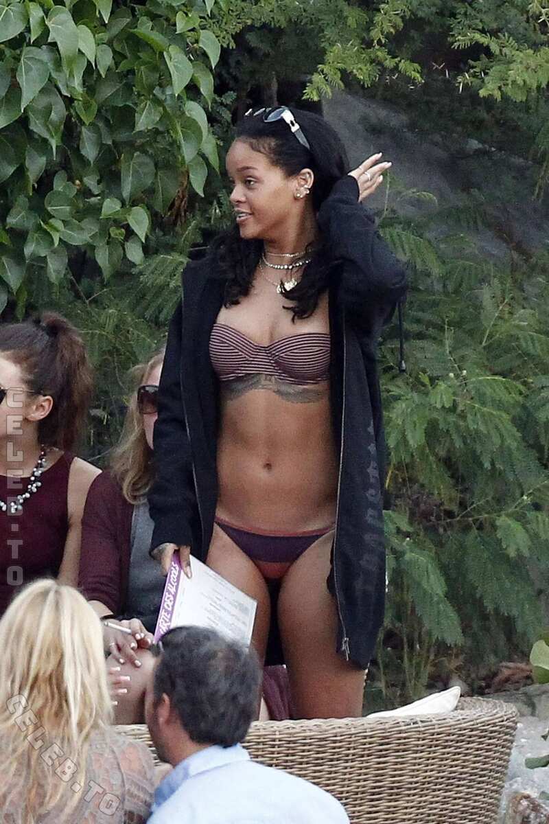 Rihanna nude photo 7