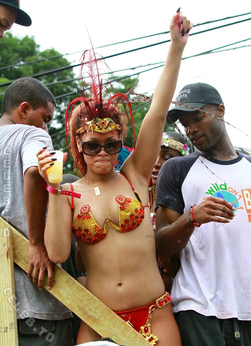 Rihanna nude photo 3