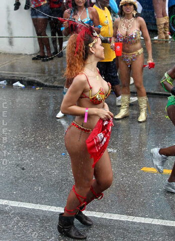 Rihanna nude photo 52