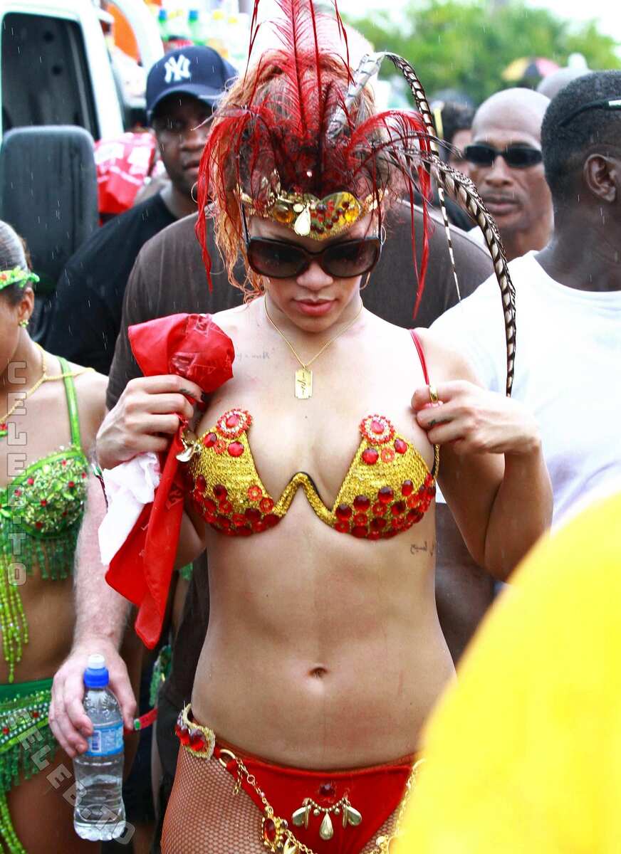 Rihanna nude photo 4