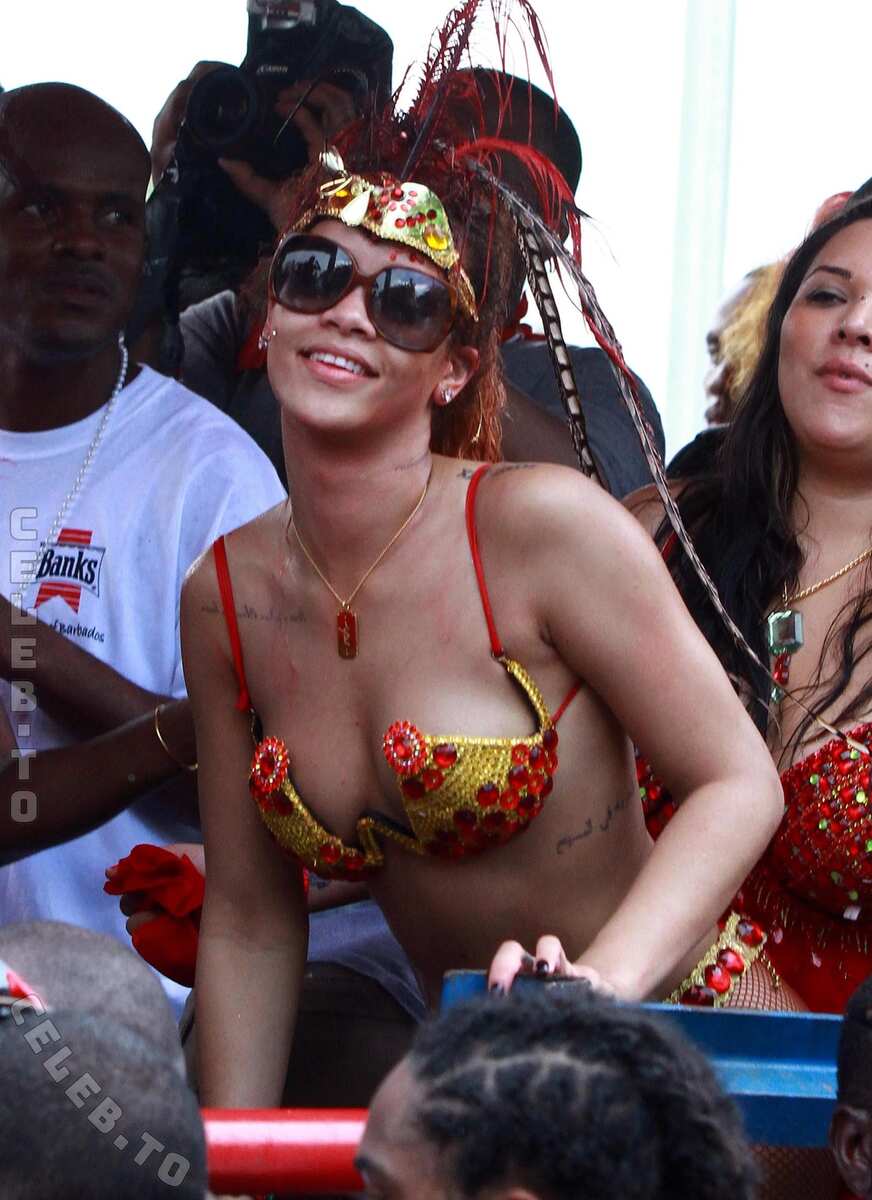 Rihanna nude photo 5