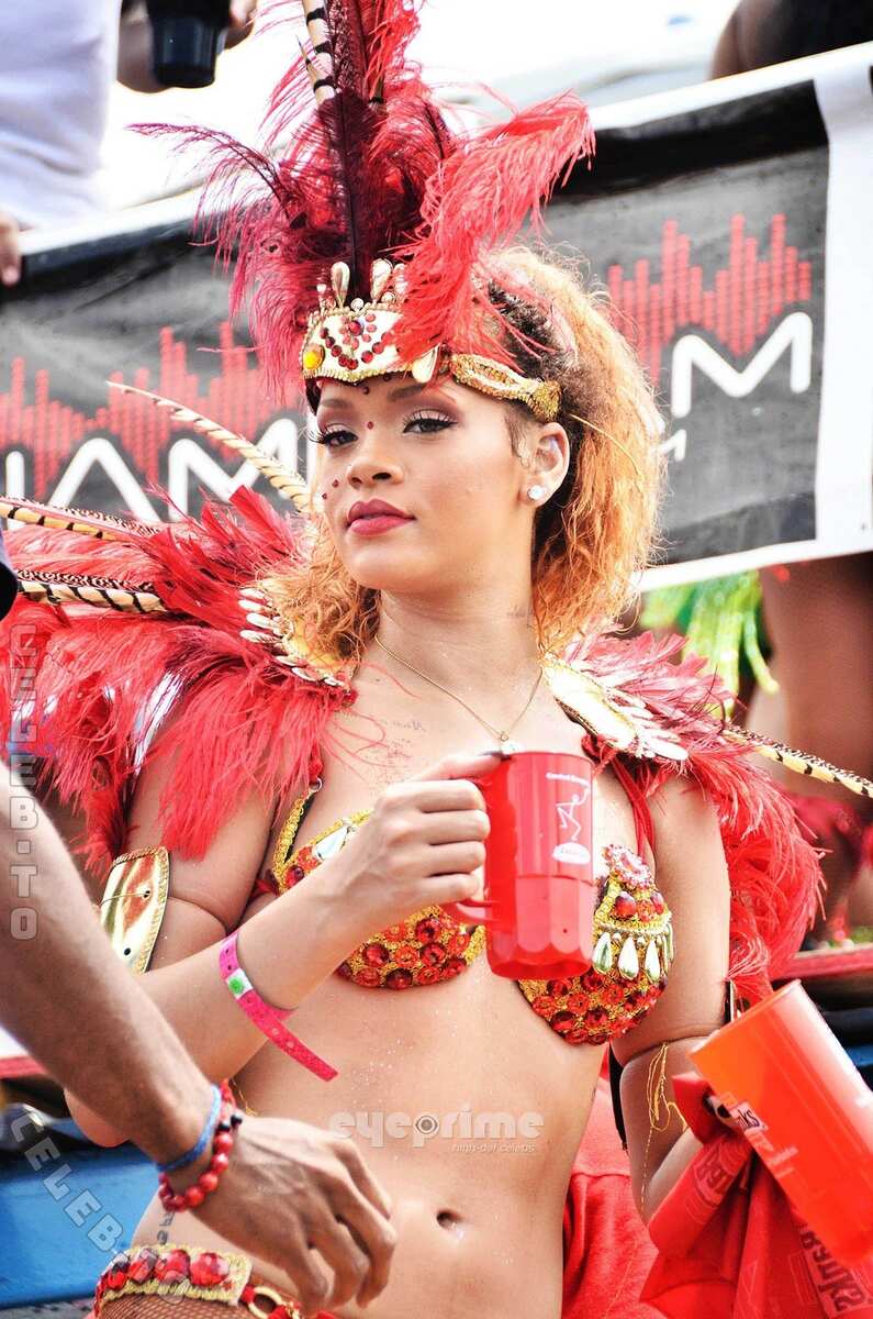 Rihanna nude photo 6